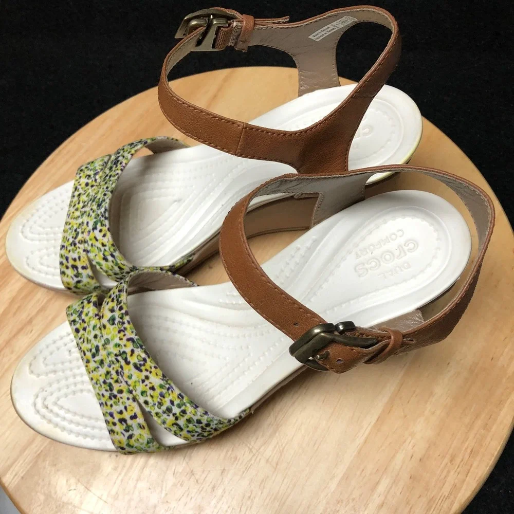 Crocs Leigh II Wedge Sandals Women 8 US Ankle Strap Yellow Floral Comfort 202516